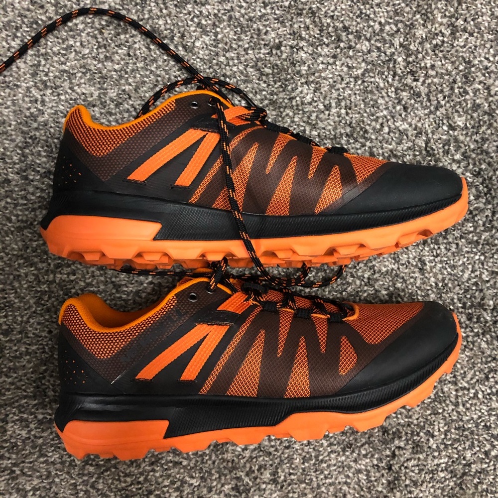 NWOT Size 9 men’s black & orange striped merrells
